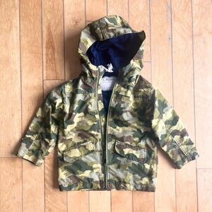 Hatley Green Camouflage Kids Lined Mid Season Raincoat Size 4 T